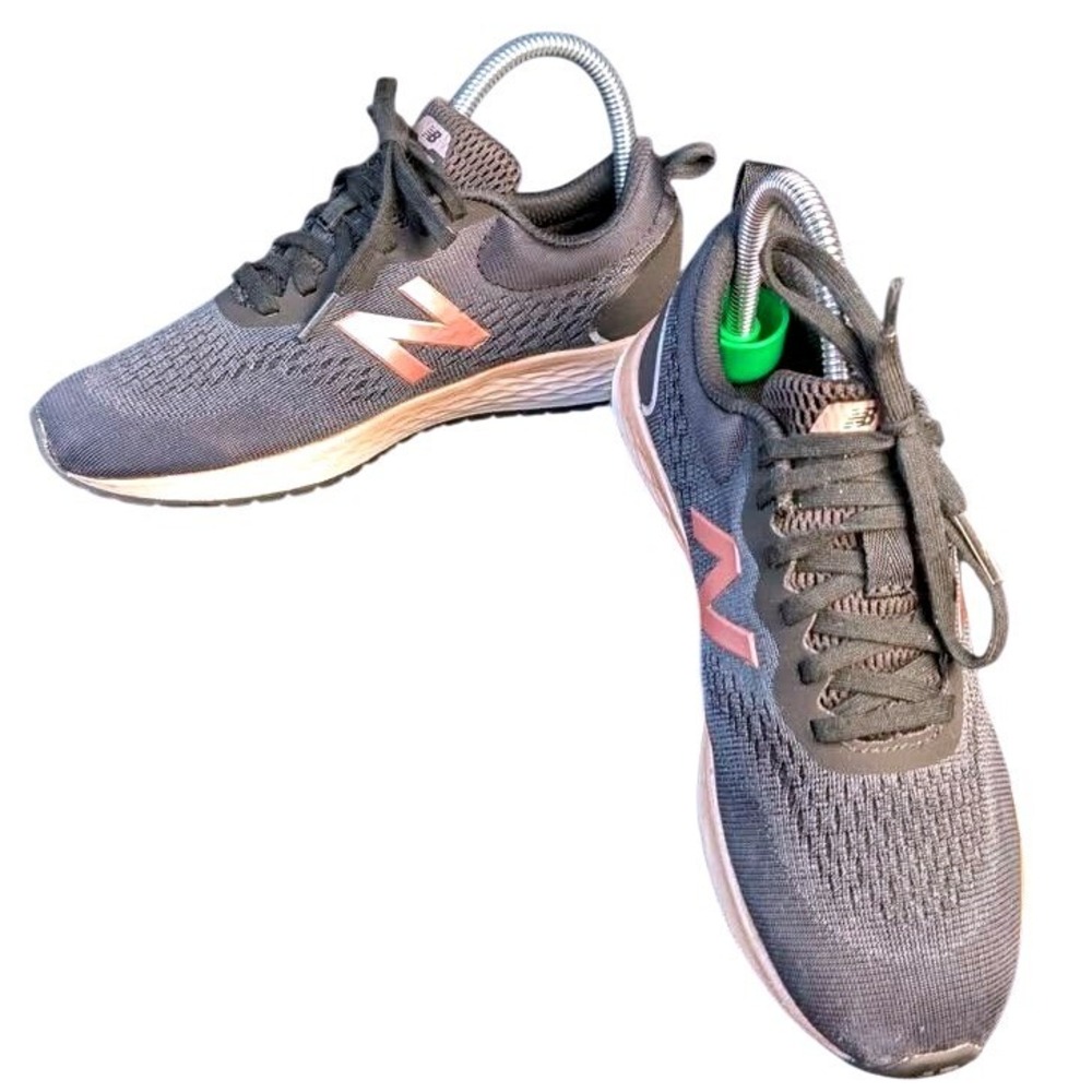 New Balance ~ Girl's Fresh Foam Arishi v3 Running ~Black/Peach Metallic ~ Sz 3.5